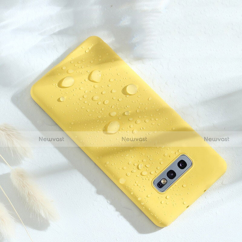 Ultra-thin Silicone Gel Soft Case 360 Degrees Cover C02 for Samsung Galaxy S10e Yellow